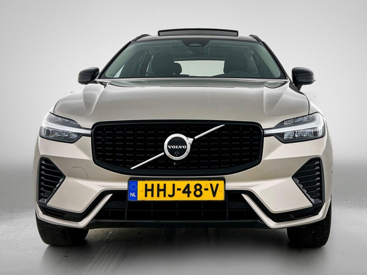 Volvo XC60 2.0 T6 AWD Plus Dark | Panorama dak | Trekhaak | Leder |