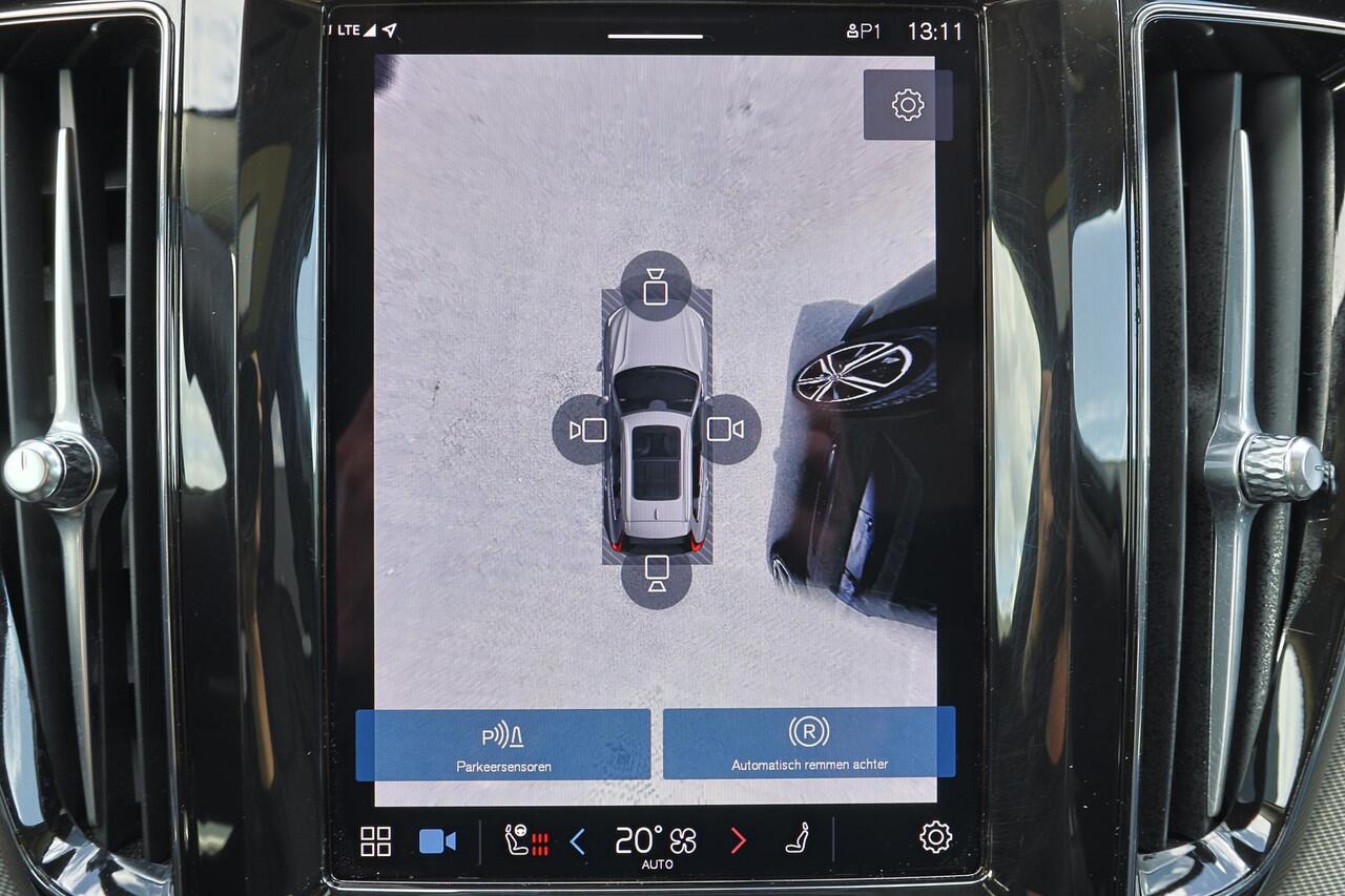 Volvo XC60 T6 Recharge AWD Plus Dark - Panorama/schuifdak - IntelliSafe Assist & Surround - 360º Camera - Harman/Kardon audio - Adaptieve LED koplampen - Verwarmde voorstoelen, stuur & achterbank - Parkeersensoren voor & achter - Elektr. bedienb. voorstoelen met geh