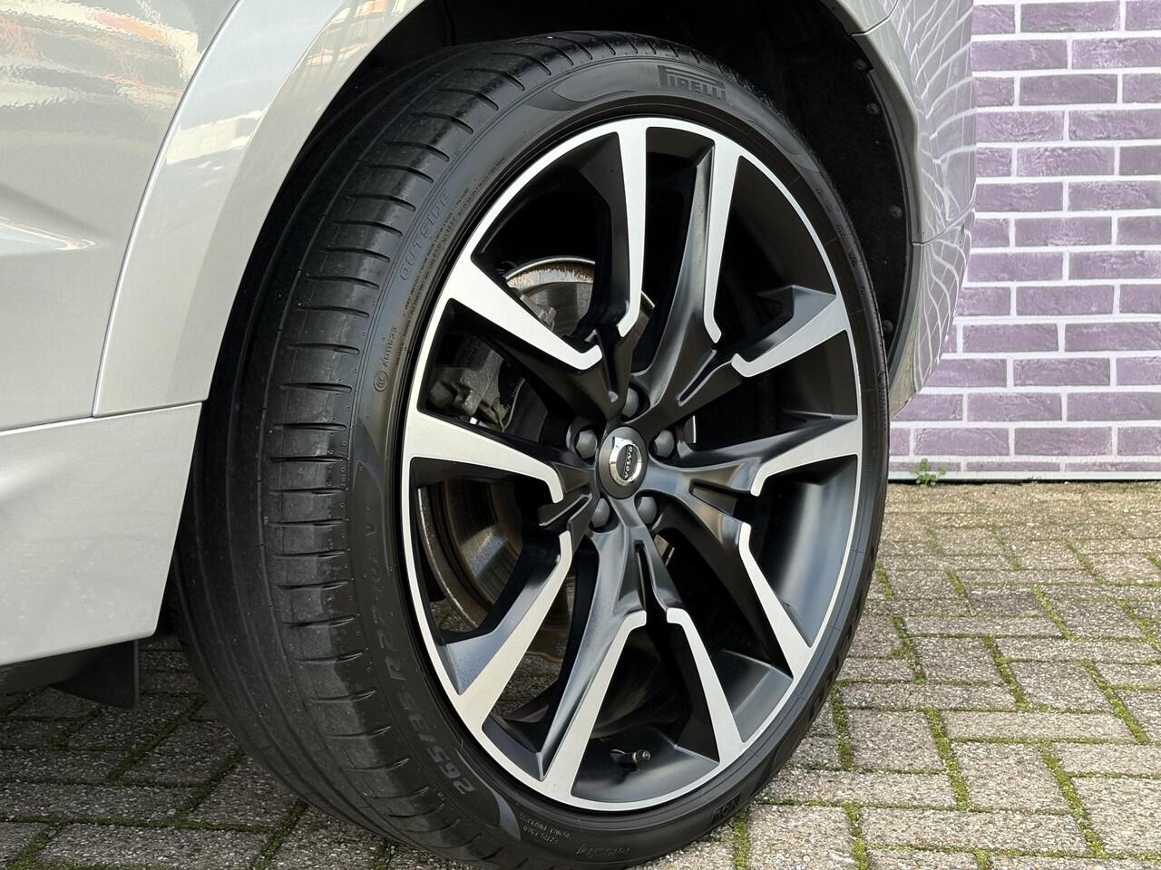 Volvo XC60 2.0 T6 Plug-in hybrid AWD Ultimate Bright | Long range | Trekhaak | Adaptive cruise control | Head-up display | Harman/Kardon audio | Dode hoek detectie BLIS | Stoelverwarming voor + achter | Stuurverwarming | Elektrische stoelverstelling |