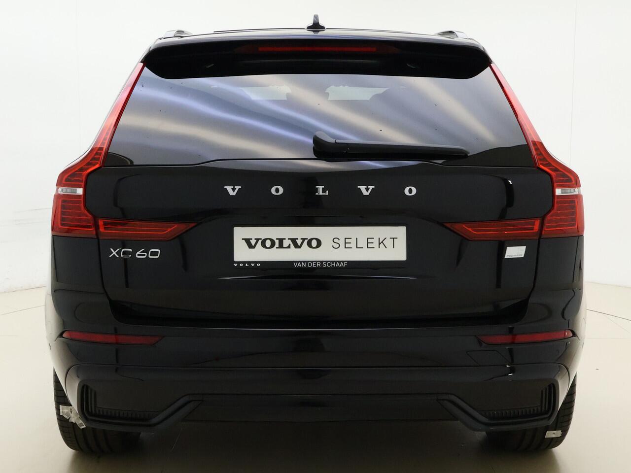 Volvo XC60 T6 350pk Plug-in hybrid AWD Plus Dark / Harman en Kardon audio / Contourstoelen / Panorama dak / Camera voor en achter / Elektrisch verstelbare stoelen /