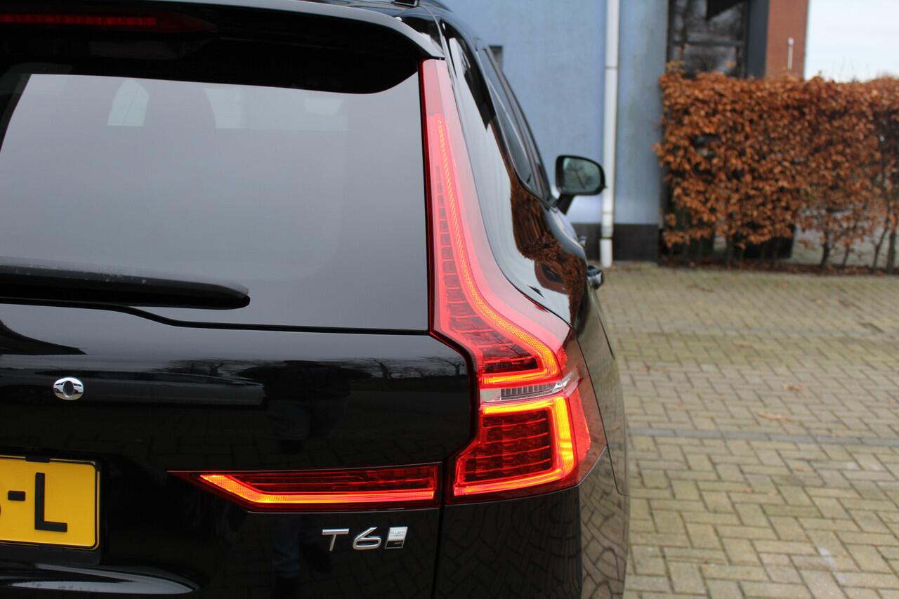 Volvo XC60 2.0 T6 Plug-in hybrid AWD Ultra Dark | Panorama dak | Elektrisch wegklapbare trekhaak | Stoel/stuur verwarming | Harman/Kardon Audiosysteem | Stoelventilatie | 360* Camera | Elektrisch verstelbare stoelen met memory | Achterbank Adaptive cruise | Climate 