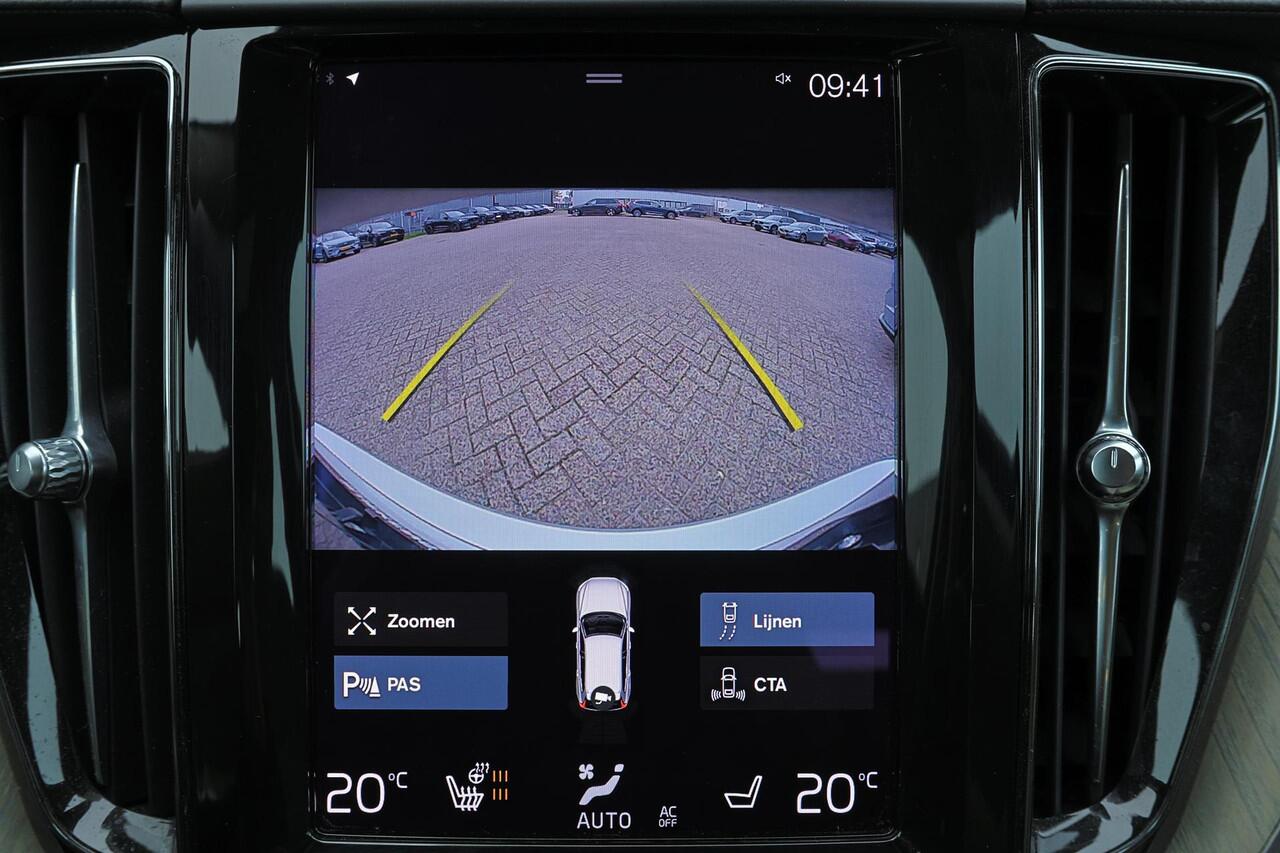 Volvo XC60 B5 Inscription - IntelliSafe Assist & Surround - Parkeercamera achter - Verwarmde voorstoelen & stuur - Parkeersensoren voor & achter - Elektr. bedienb. bestuurdersstoel met geheugen - High Performance audio - 19' LMV