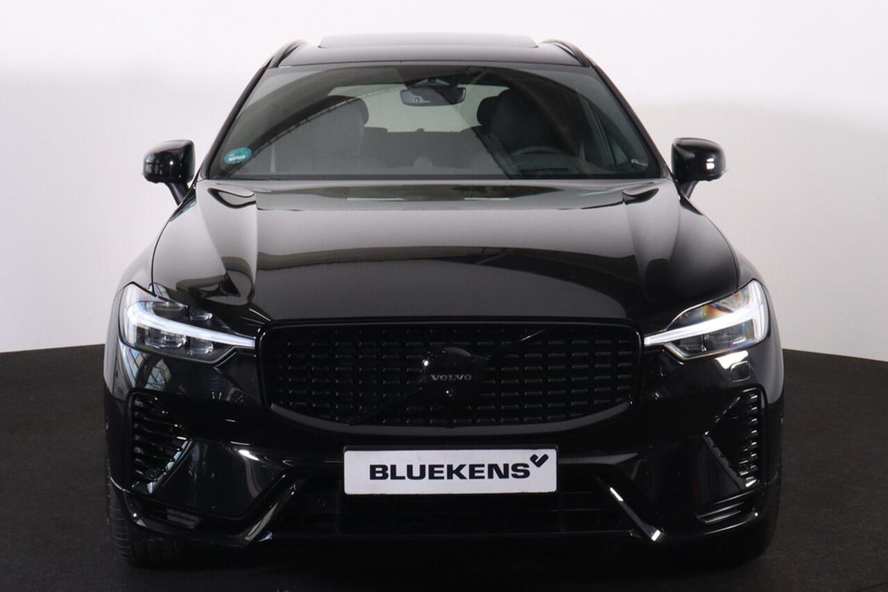 Volvo XC60 T8 Recharge AWD Plus Black Edition - Luchtvering - Panorama/schuifdak - IntelliSafe Assist & Surround - 360º Camera - Adaptieve LED koplampen - Verwarmde voorstoelen, stuur & achterbank - Parkeersensoren voor & achter - Elektr. bedienb. voorstoelen met ge