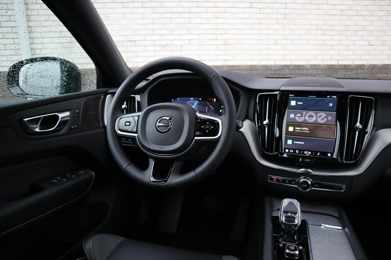 Volvo XC60 2.0 T6 Plug-in hybrid AWD Plus Dark | Schuif / kanteldak | 360 camera | Harman Kardon | Elektrisch verstelbare stoelen met geheugen |