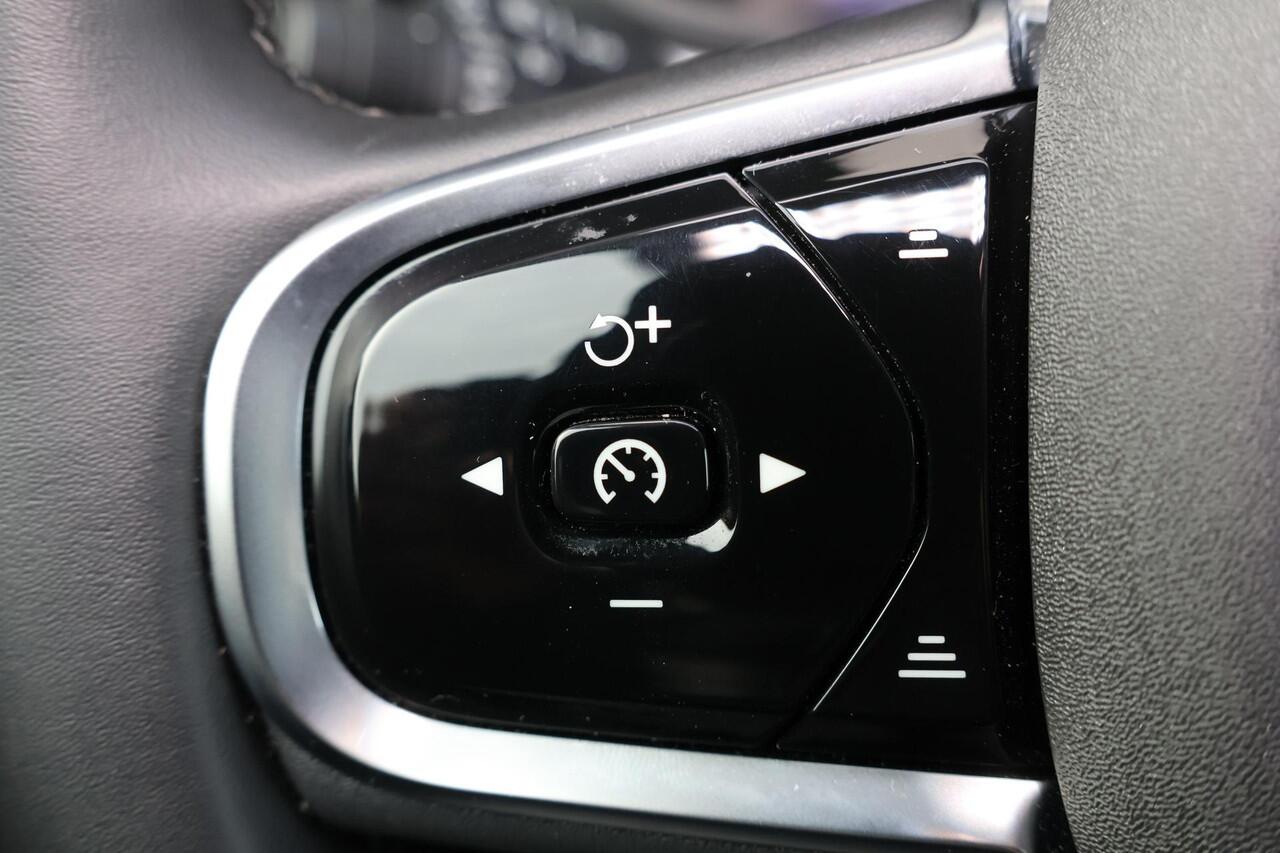 Volvo XC60 T6 Plug-in Hybrid AWD Plus Bright - LONG RANGE - Panorama/schuifdak - IntelliSafe Assist & Surround - 360º Camera - Harman/Kardon audio - Adaptieve LED koplampen - Verwarmde voorstoelen, stuur & achterbank - Parkeersensoren voor & achter - Elektr. bedienb