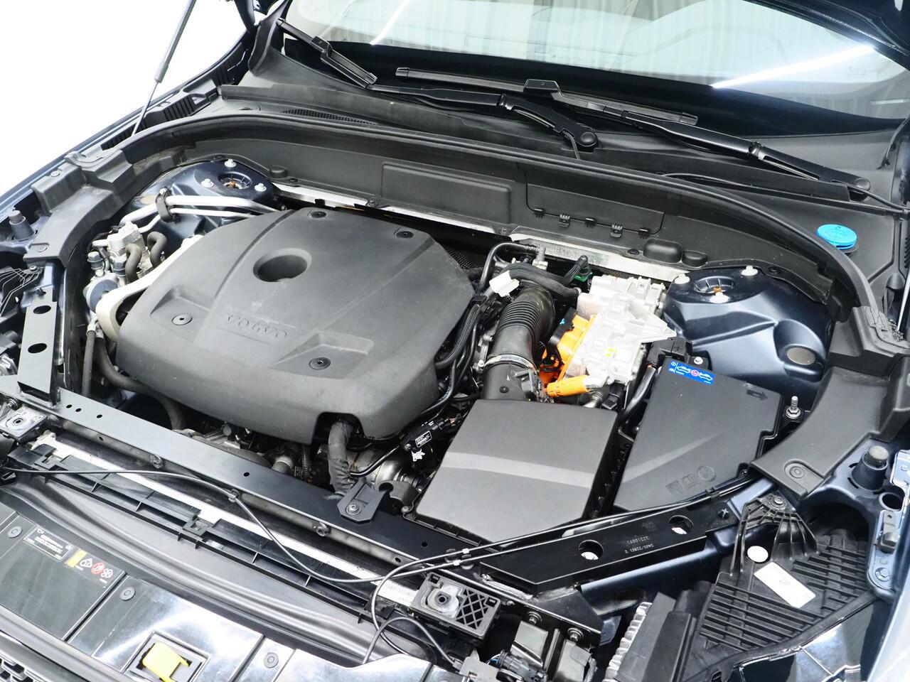 Volvo XC60 2.0 T6 Recharge AWD R-Design Long Range | Panoramadak | Keyless | Camera | Memory | Carplay