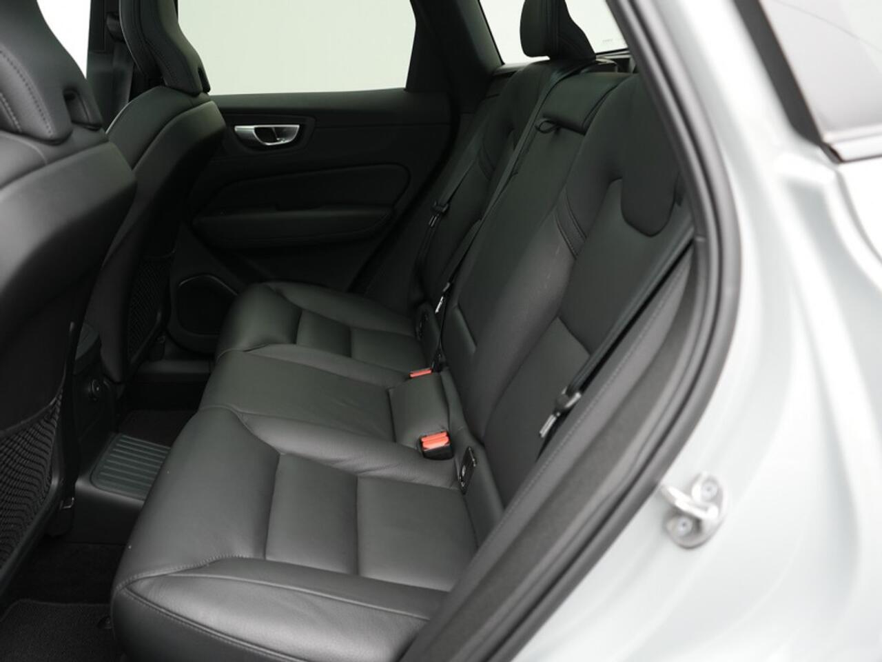 Volvo XC60 2.0 T8 Plug-in hybrid AWD Plus Dark Panoramadak