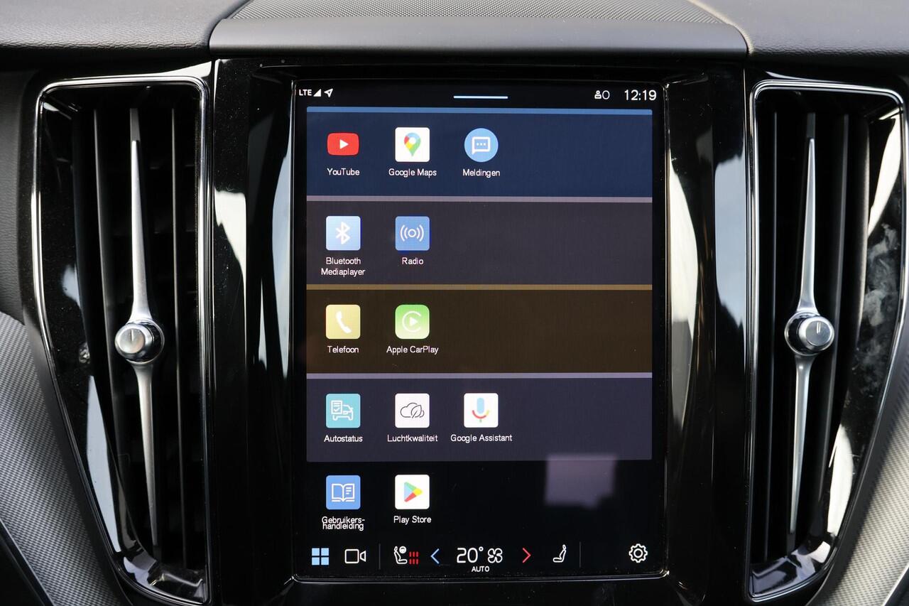 Volvo XC60 T6 Recharge AWD Plus Black Edition - Panorama/schuifdak - Adaptieve LED koplampen - Parkeercamera achter - Verwarmde voorstoelen, stuur & achterbank - Parkeersensoren voor & achter - Elektr. bedienb. voorstoelen met geheugen - Draadloze tel. lader - Cruis