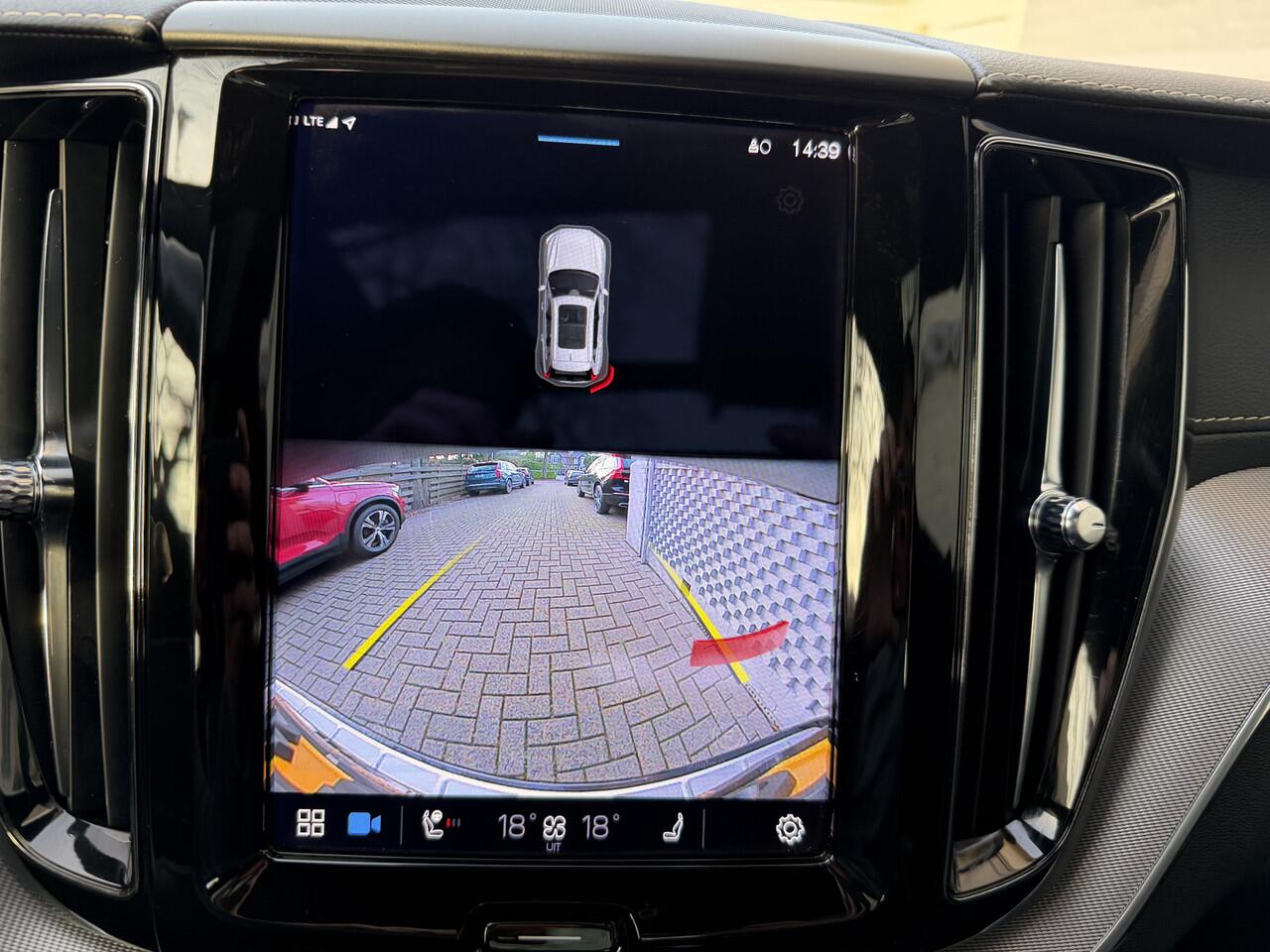 Volvo XC60 2.0 Recharge T6 AWD R-Design Facelift Luchtvering Panorama dak