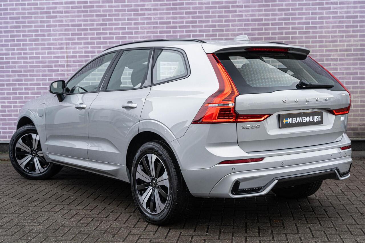 Volvo XC60 T6 Plug-in hybrid AWD Plus Dark | Google | Long Range | Schuif-/Kanteldak | Camera | Trekhaak | Adaptieve Cruise Control | Lederen Bekleding | Elek. Stoelen | Stoelverwarming Voor + Achter | Zitverlenging | Stuurverwarming | Memory | 19" LM
