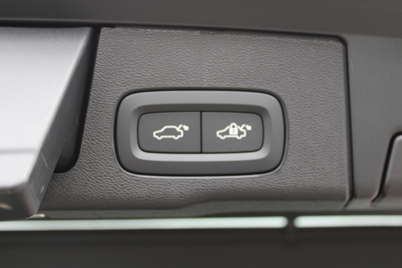 Volvo XC60 T6 Plug-in hybrid AWD Plus Dark | 21 " Velgen | Sportstoelen | 360 camera | Harman Kardon