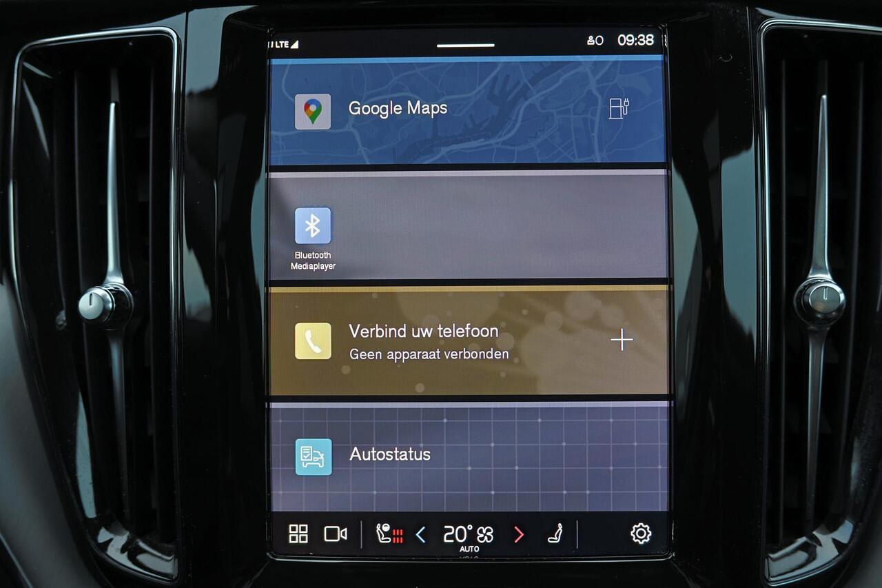 Volvo XC60 T6 Recharge AWD Core Bright - Panorama/schuifdak - IntelliSafe Assist - Adaptieve LED koplampen - Parkeercamera achter - Verwarmde voorstoelen, stuur & achterbank - Parkeersensoren voor & achter - Draadloze tel. lader - Standkachel - Extra getint glas - E