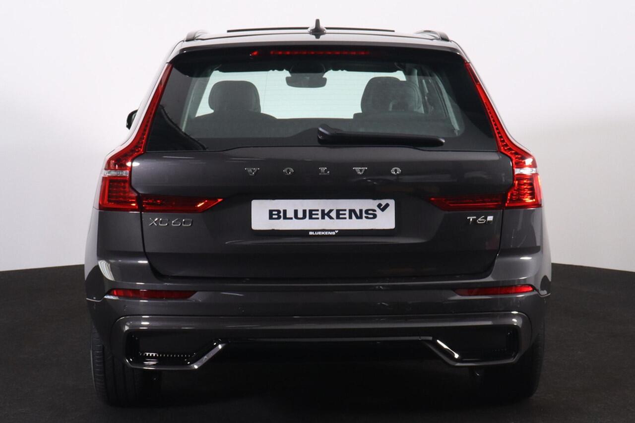 Volvo XC60 T6 Recharge AWD Ultra Dark - Panorama/schuifdak - IntelliSafe Assist & Surround - 360º Camera - Harman/Kardon audio - Adaptieve LED koplampen - Verwarmde voorstoelen, stuur & achterbank - Parkeersensoren voor & achter - Elektr. bedienb. voorstoelen met ge