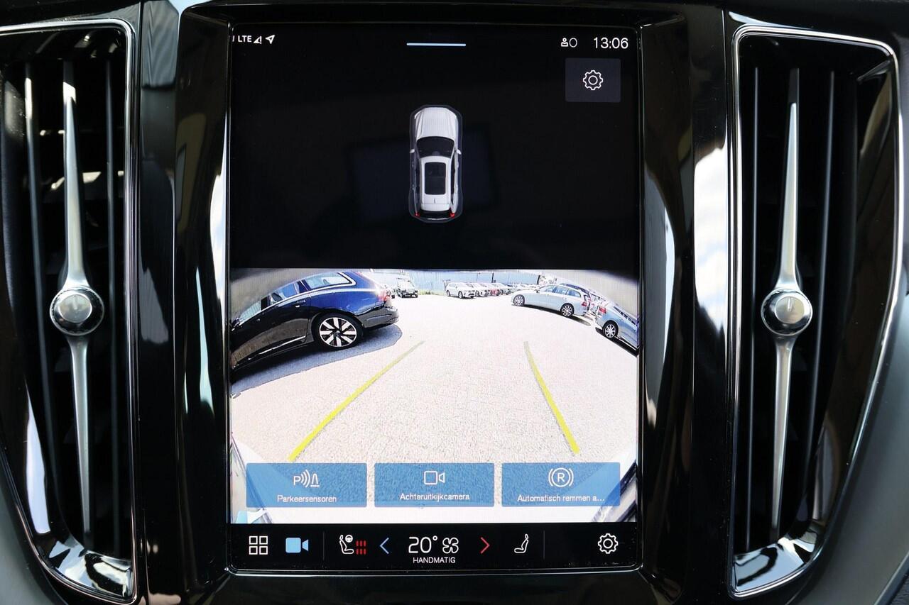 Volvo XC60 T6 Recharge AWD Core Bright - Panorama/schuifdak - IntelliSafe Assist & Surround - Adaptieve LED koplampen - Parkeercamera achter - Verwarmde voorstoelen, stuur & achterbank - Parkeersensoren voor & achter - Draadloze tel. lader - Elektr. inklapbare trek