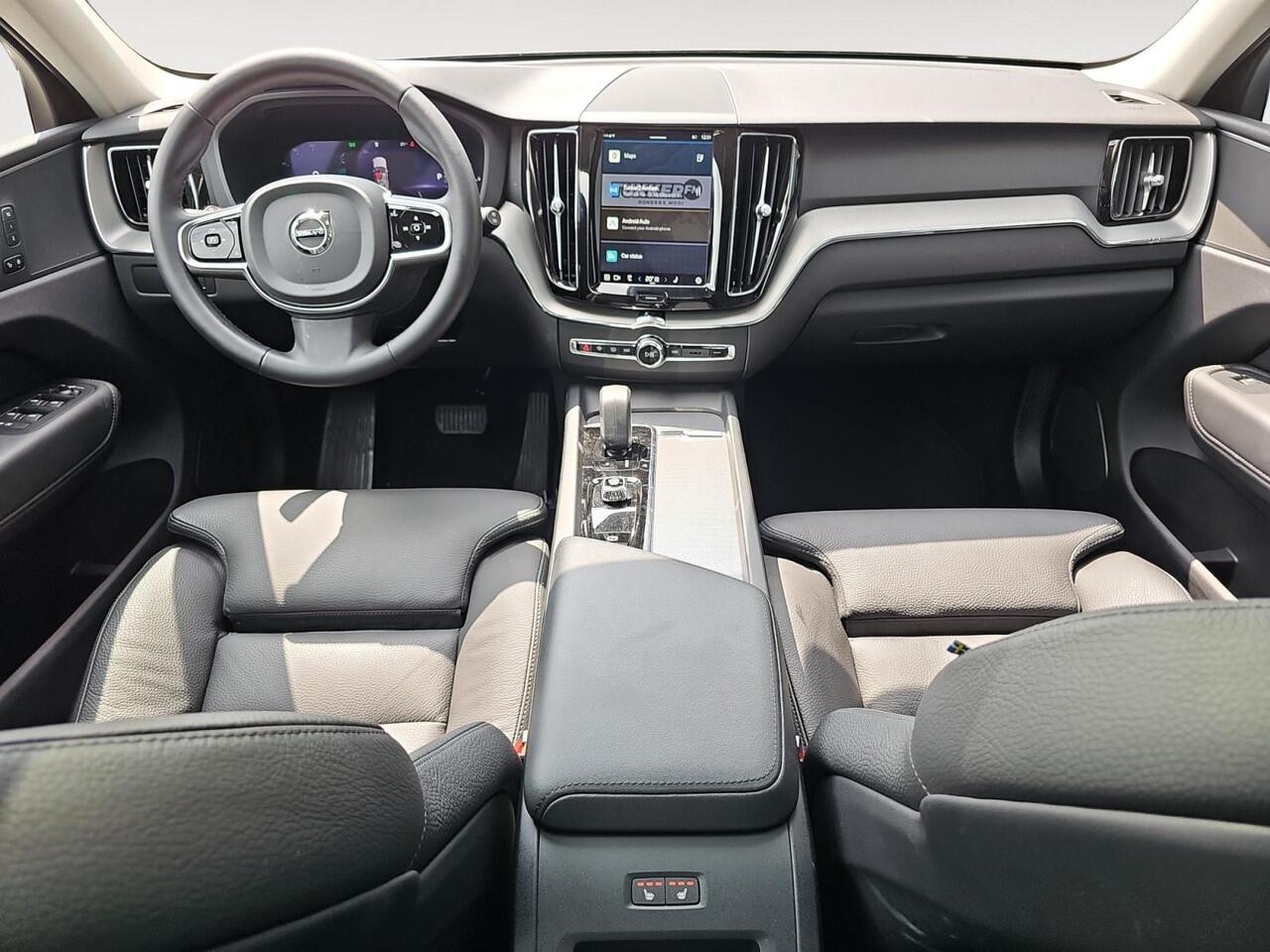 Volvo XC60 2.0 T6 Plug-in hybrid AWD Plus Dark | Trekhaak | 360 graden camera | Stoelverwarming | Panoramadak |