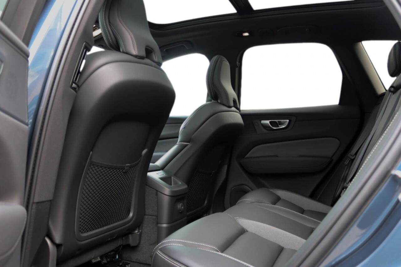 Volvo XC60 MY26 T6 Plus Black Edition Recharge Plug-In Hybrid AWD Pano l Lo