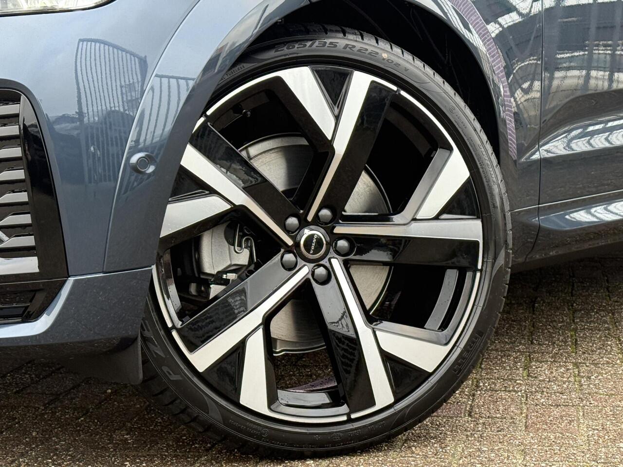 Volvo XC60 2.0 T8 Plug-in hybrid AWD Ultra Black Edition Exec | Lounge Pack | Bowers & Wilkins | 22" | Luchtvering | Massage | Head-Up Display | Leder Dashboard | Adaptive Cruise | Stoel & Stuurverwarming |