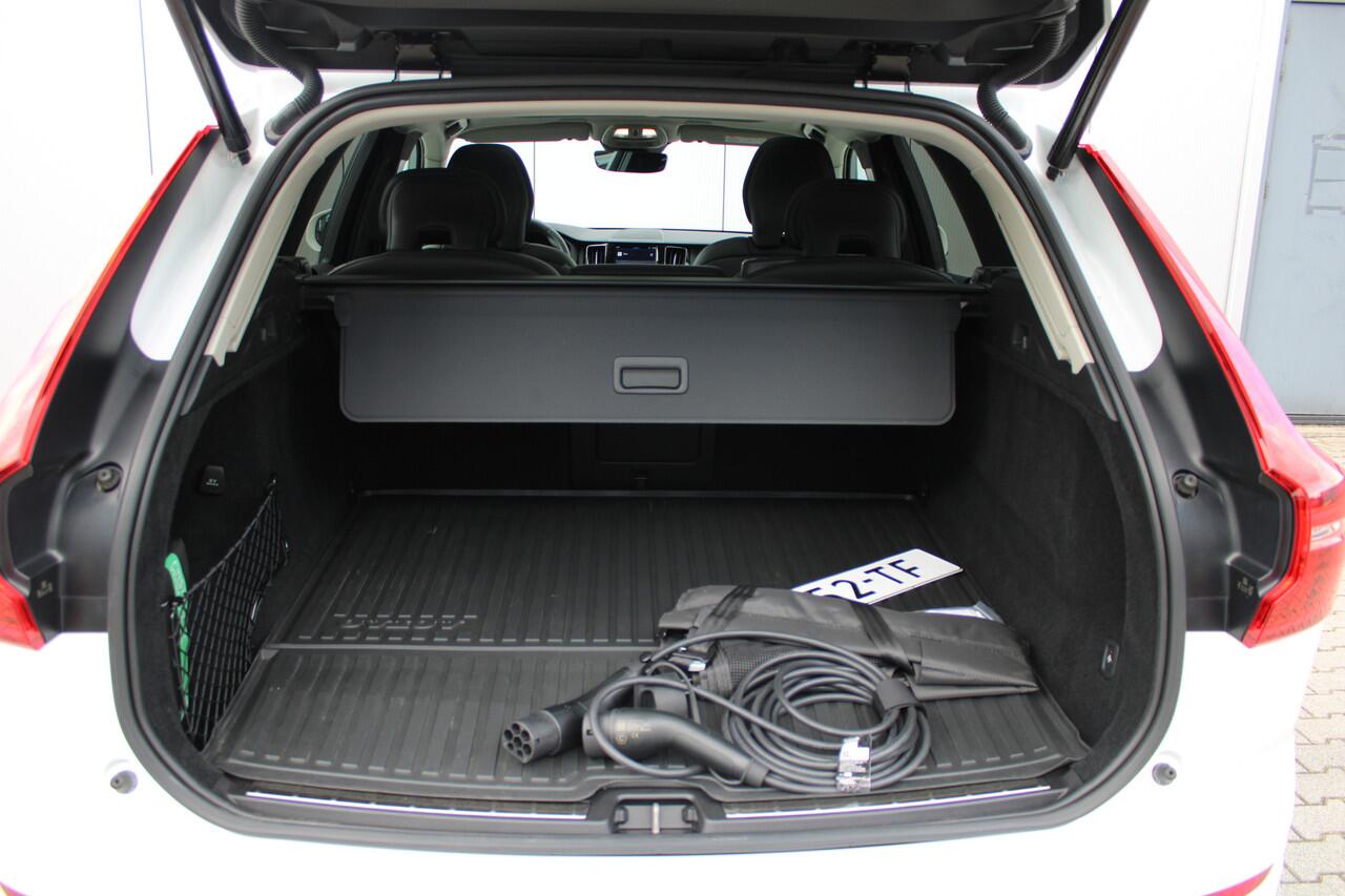 Volvo XC60 T8 455 pk Plug-in hybrid AWD Plus Bright | Trekhaak | Harman Kardon | Verw. voorruit