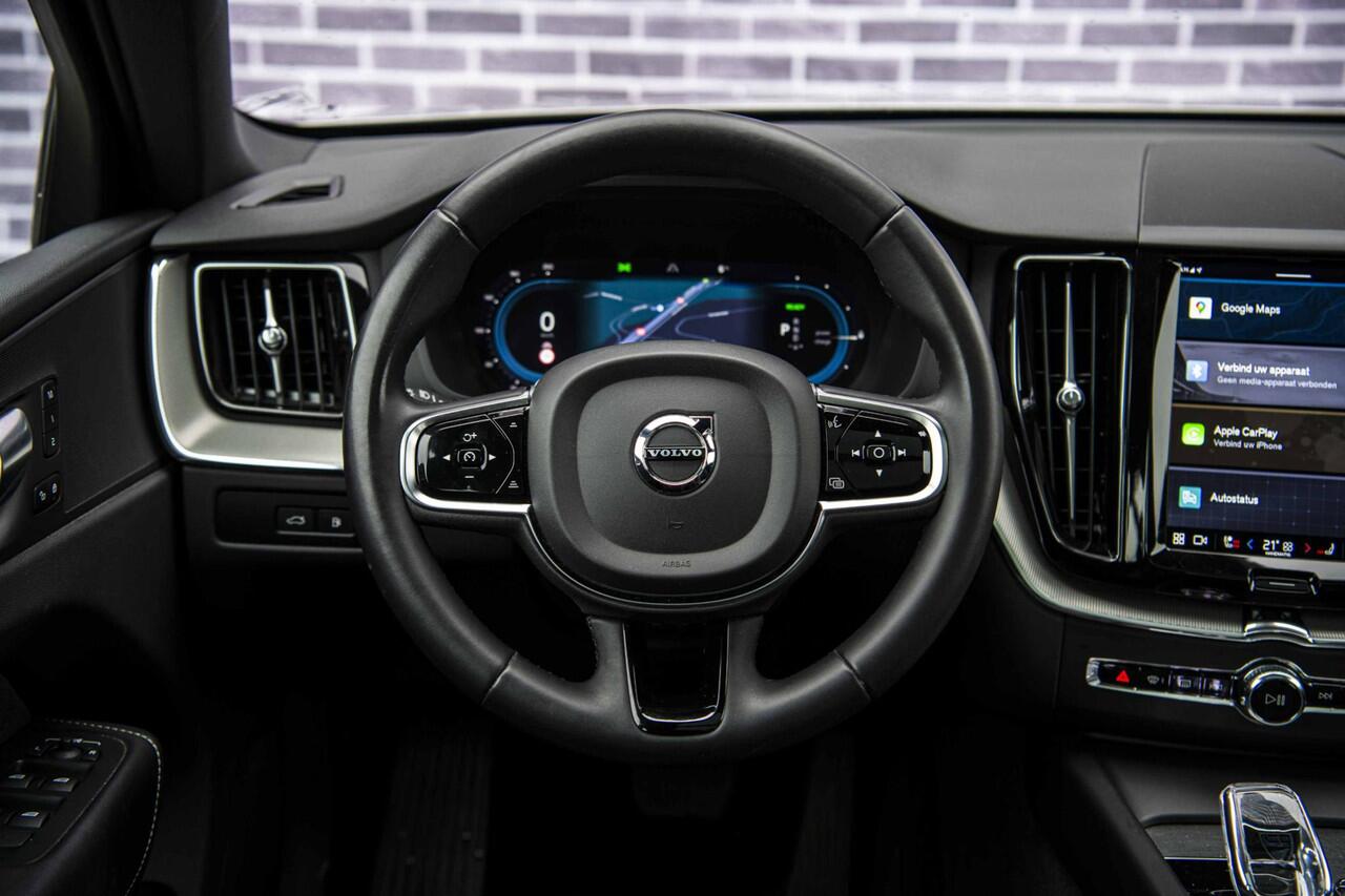 Volvo XC60 2.0 T6 Plug-in hybrid AWD Plus Dark | 20" | Sportstoelen | Panoramadak | Adaptieve Cruise Control | Parkeercamera |
