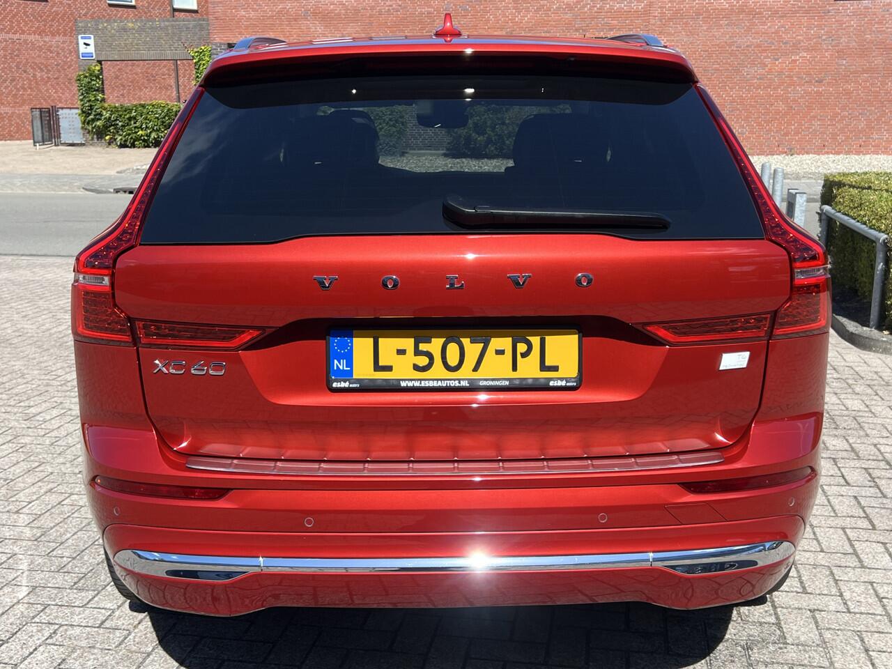 Volvo XC60 2.0 T6 Recharge 340 pk AWD Inscription Exclusive Trekhaak Panoramadak Navigatie Blis 20 Inch Velgen Harman Kardon Pilot Assist ACC Head Up Display DAB Carplay Getint Glas NL Auto Plug-in Hybride 1e Eigenaar BTW Auto