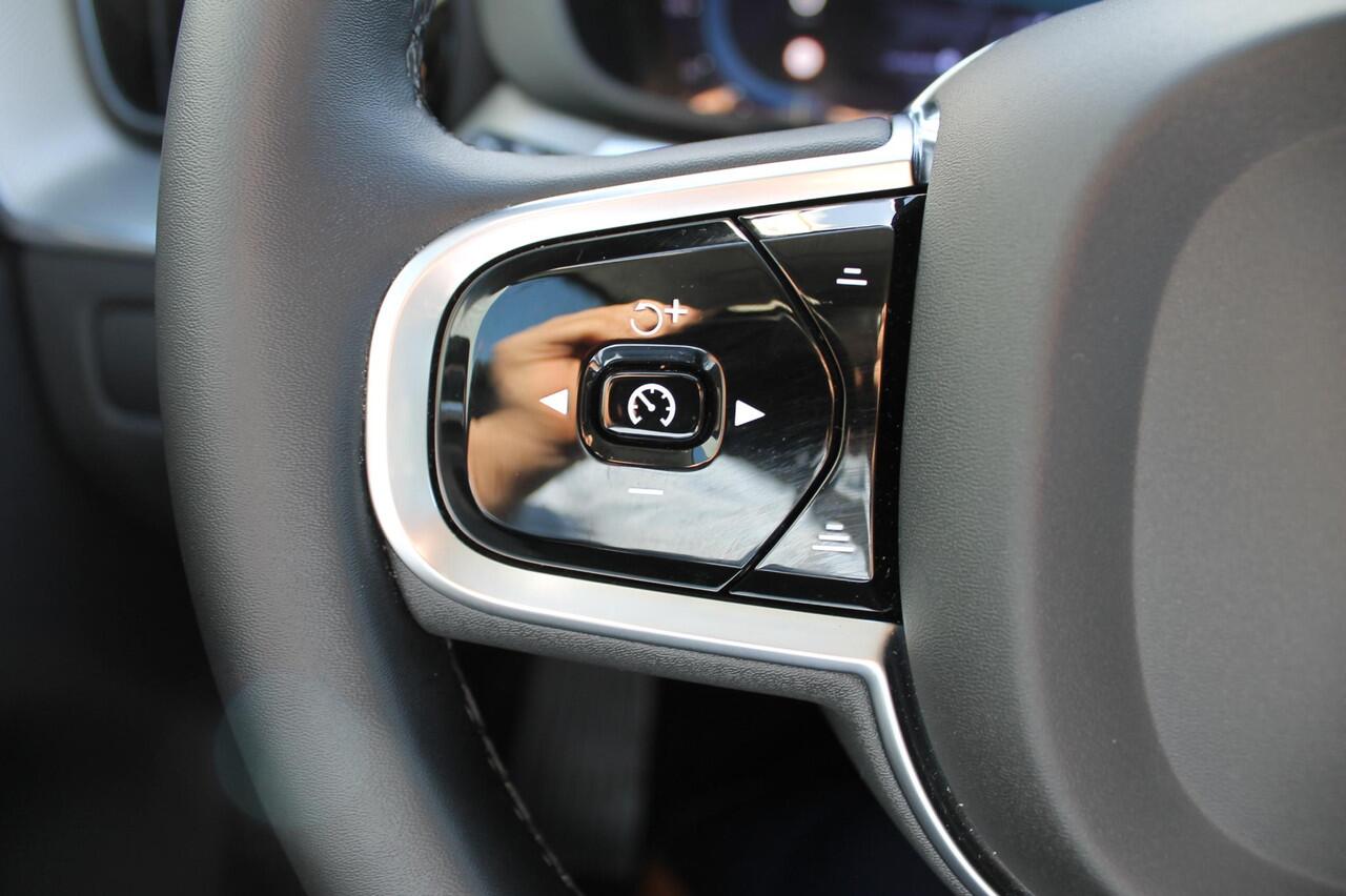 Volvo XC60 T6 350PK Plug-in hybrid AWD Plus Bright Long range / Adaptieve cruise control / Panoramadak / Apple carplay / Parkeersensoren met 360 camera / Elektrische achterklep / Elektrische stoelen met geheugen / Stoel en stuurwielverwarming