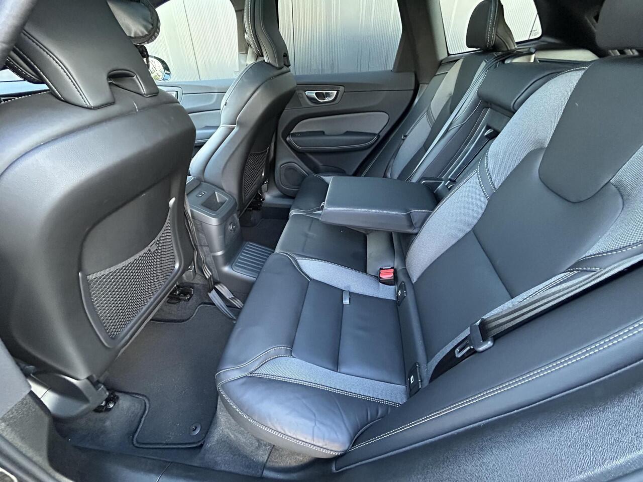 Volvo XC60 2.0 T6 Plug-in hybrid AWD Ultimate Black Edition / Harman Kardon / 360 Camera / 21 Inch / Getint glas /