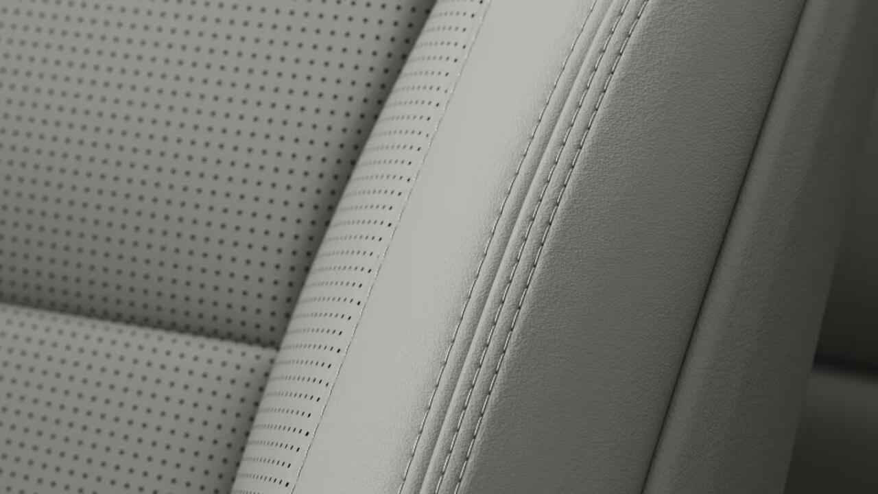 Volvo XC60 2.0 T6 Plug-in hybrid AWD Ultra Dark | Verwacht Dec. 2025 | Executive Line | Bowers & Wilkins | Luchtvering | Geventileerde Voorstoelen | Massagefunctie | 21" Lichtmetalen Wielen |