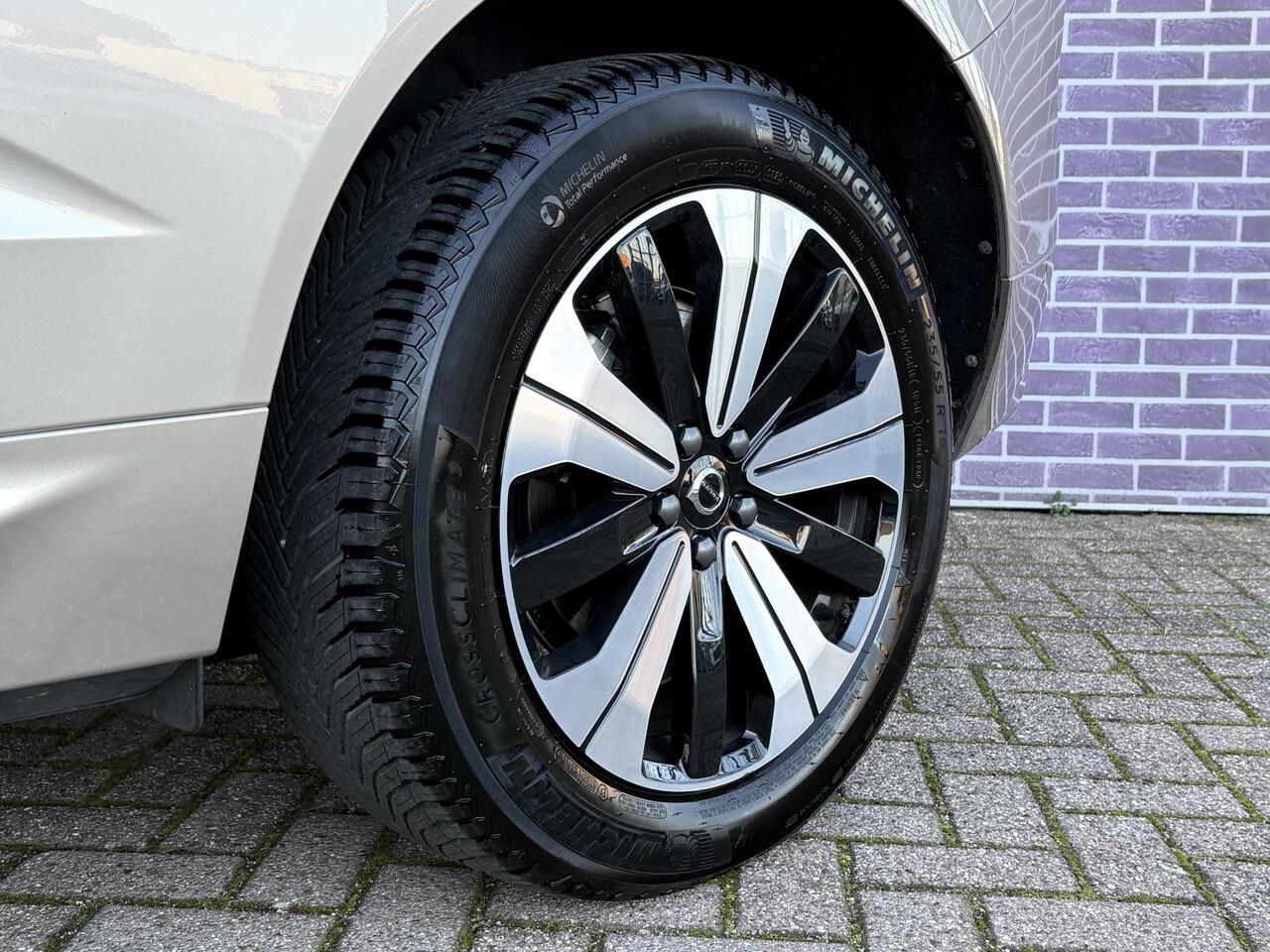 Volvo XC60 2.0 T6 Plug-in hybrid AWD Plus Dark 360 Camera | Trekhaak | Panorama dak | High Performance Audio | Memory stoelen | leder | stoel + stuur verwarming | draadloos telefoon lader | All Season banden |