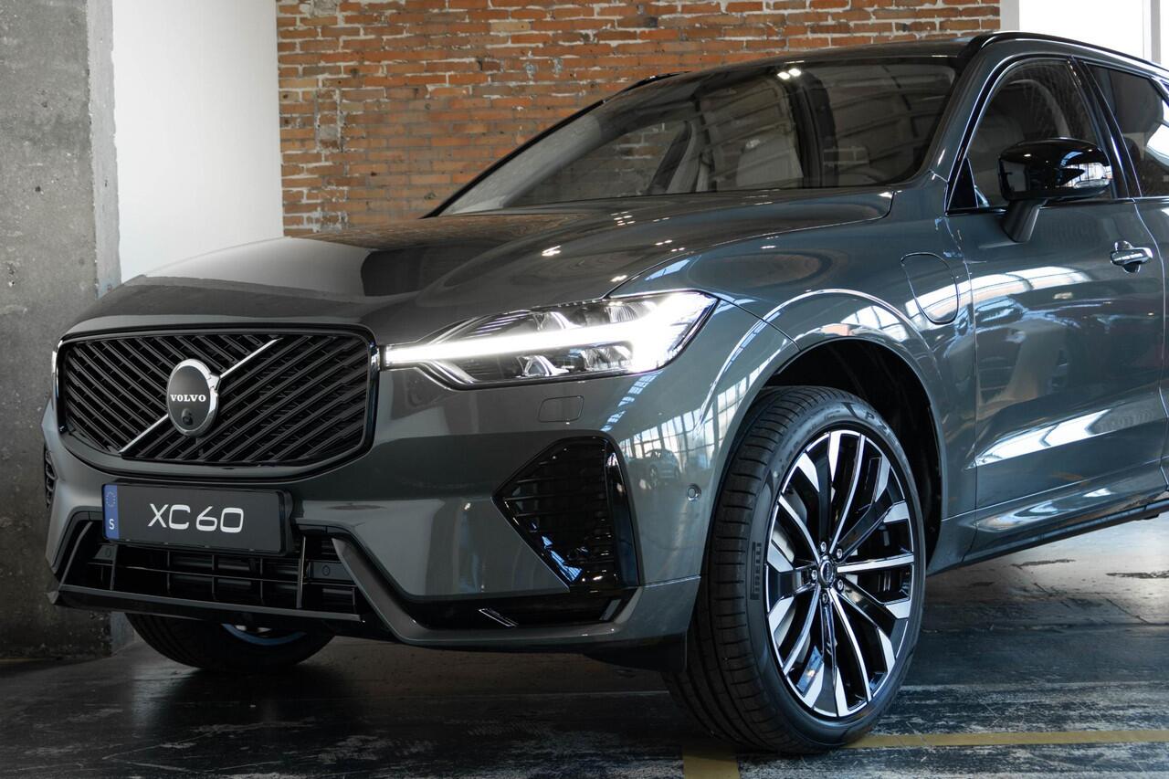 Volvo XC60 2.0 T6 Plug-in hybrid AWD Ultra Dark | Executive Line | Bowers & Wilkins | Luchtvering | Geventileerde Voorstoelen | Massagefunctie | 21" Lichtmetalen Wielen |