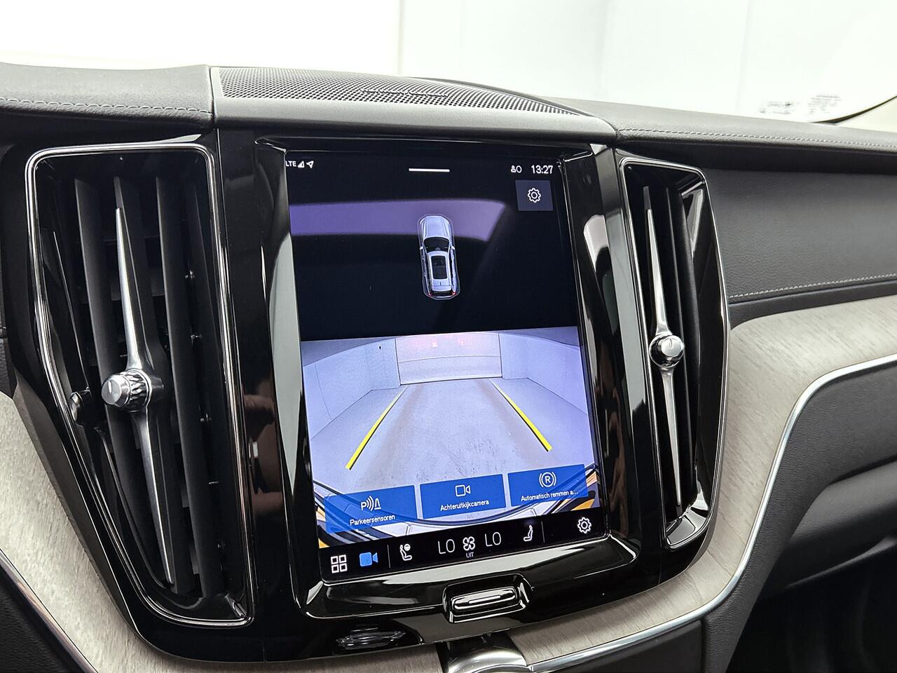 Volvo XC60 2.0 T8 Plug-in hybrid AWD Plus Bright | 310 pk | Panoramadak | Premium Audio by Harman Kardon | 2.250 kg Trekgewicht |