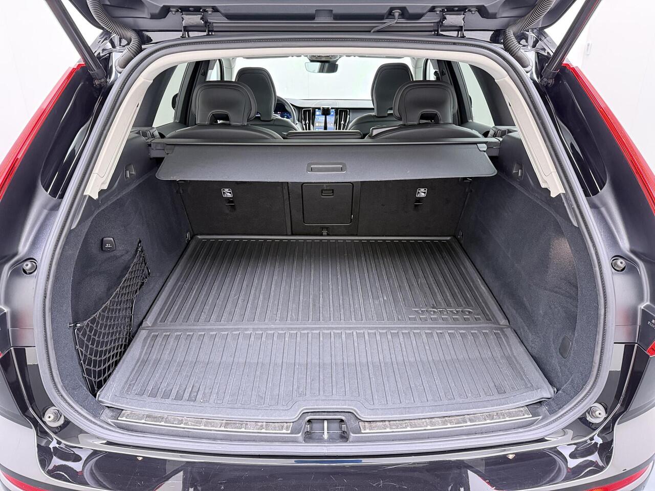 Volvo XC60 2.0 T6 Plug-in hybrid AWD Ultra Dark Black Edition 21Inch/Panodak/Massage/360Cam etc.