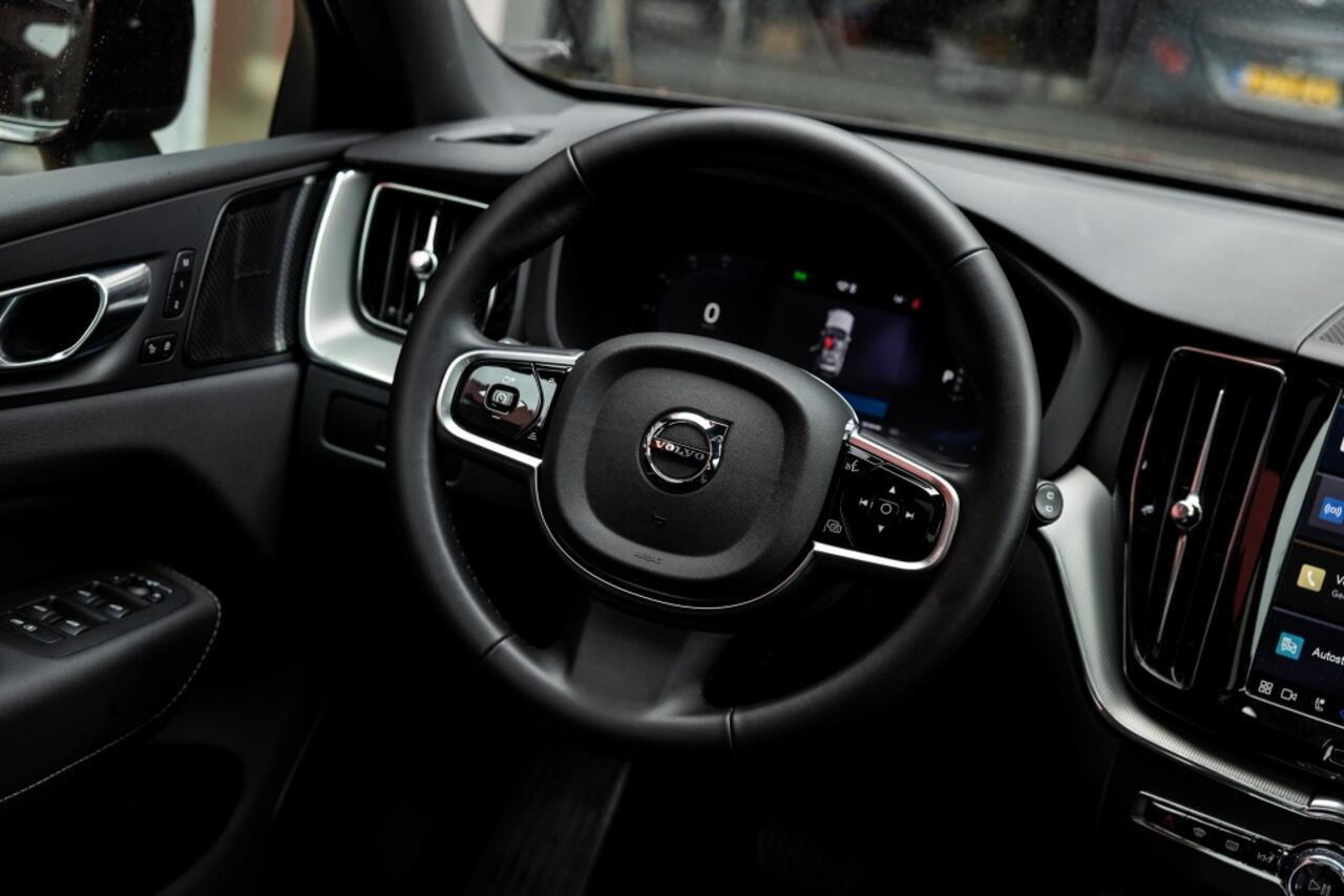 Volvo XC60 XC 60 T8 AWD Ultimate Black | H&K | Pano | 360 Cam | Memory |