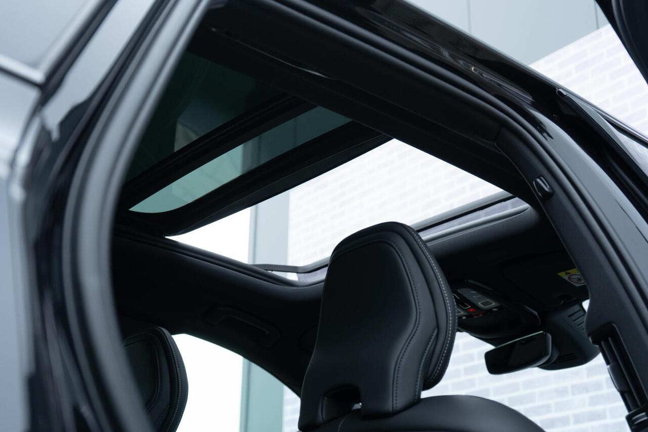 Volvo XC60 T6 Plug-in hybrid AWD Plus Black Edition | Long Range | Trekhaak | BLIS | Panoramadak | Adaptive cruise-control | 360° camera | Verw.stoelen V+A | Harman Kardon | Donker glas | 21" wielen