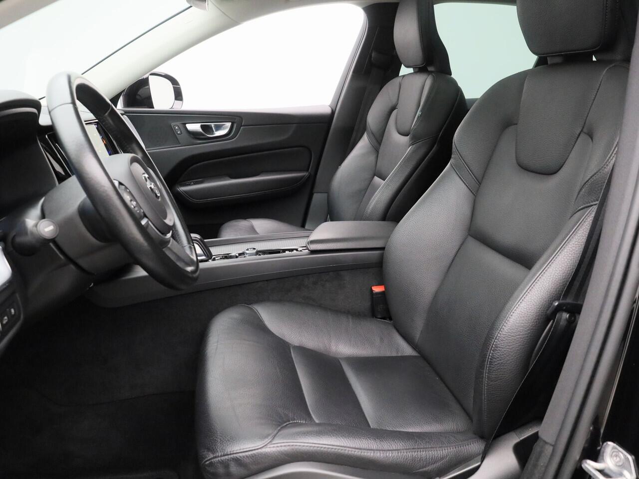 Volvo XC60 2.0 Recharge T6 AWD Business Pro | PANO | 360° | KEYLESS