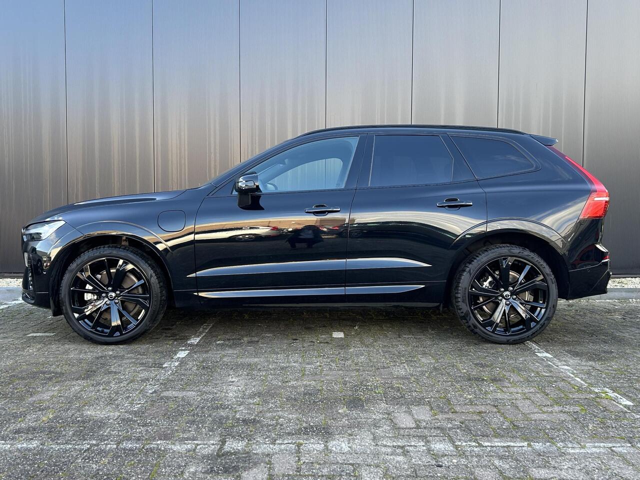 Volvo XC60 2.0 T6 Plug-in hybrid AWD Ultimate Black Edition / Harman Kardon / 360 Camera / 21 Inch / Getint glas /