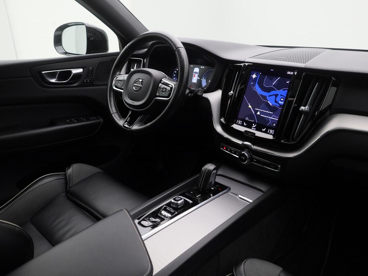 Volvo XC60 2.0 Recharge T6 AWD R-Design | PANO | 360° | HUD | H&K | ADAPTIVE | MEMORY | STOEL- EN STUURVERW.