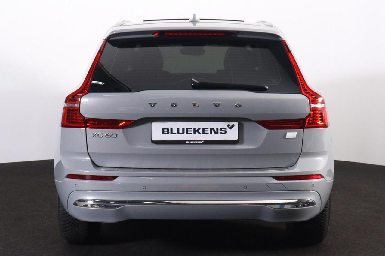 Volvo XC60 T6 Recharge AWD Core Bright - Panorama/schuifdak - IntelliSafe Assist - Adaptieve LED koplampen - Parkeercamera achter - Verwarmde voorstoelen, stuur & achterbank - Parkeersensoren voor & achter - Draadloze tel. lader - Standkachel - Extra getint glas - E