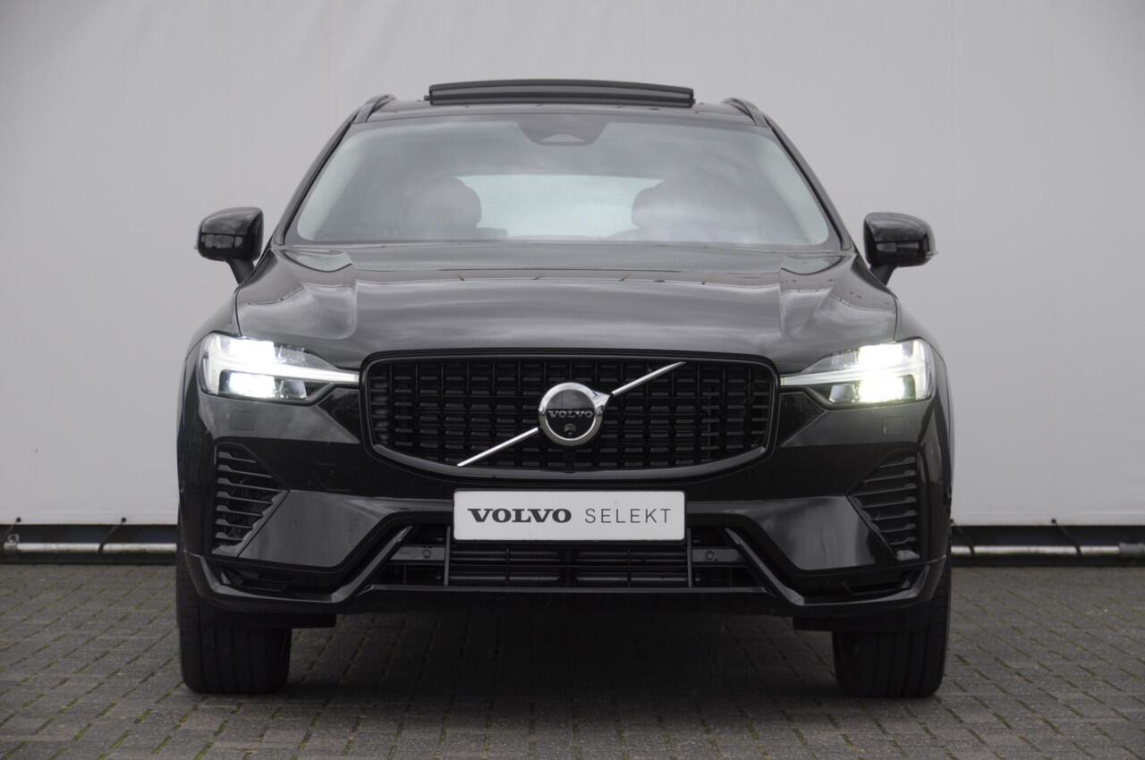 Volvo XC60 T6 350PK Automaat AWD Ultra Dark / Head-up display / Trekhaak/ Harman Kardon audio / Panoramadak / BLIS / Elektrisch bedienbare voorstoelen / Memory seats / Verwarmbare stoelen / Keyless entry /