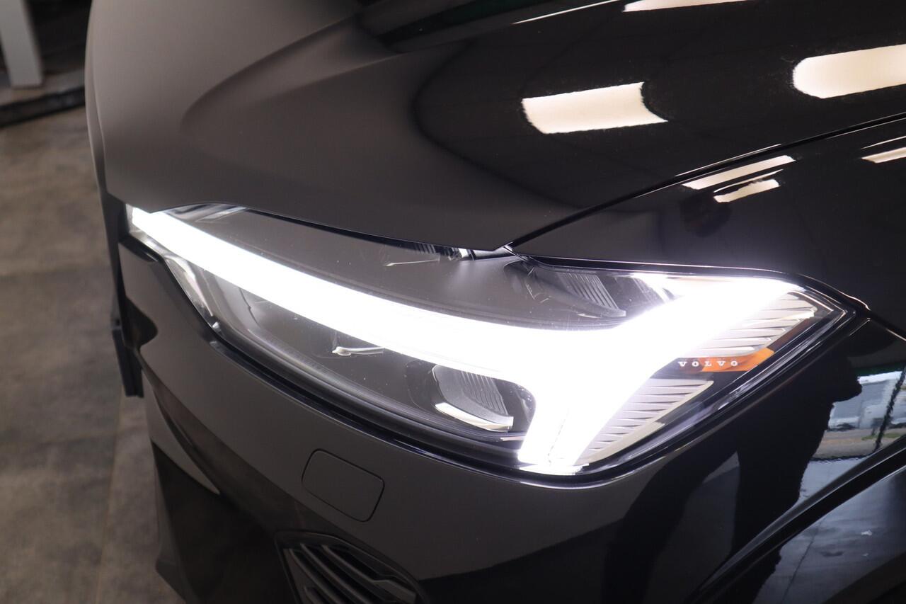 Volvo XC60 2.0 T8 Plug-in hybrid AWD Ultra Black Edition H&K Long Range Luchtvering 24 maanden garantie mogelijk (*vraag naar de voorwaarden)