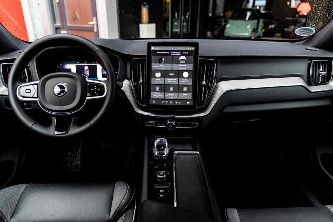 Volvo XC60 T8 Ultra Black Edition Plug-In Hybrid AWD | 360 Cam | Trekhaak |