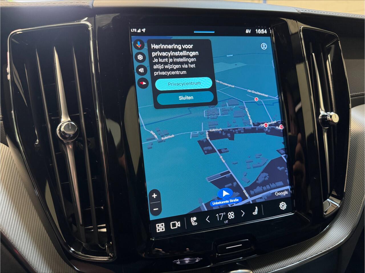 Volvo XC60 2.0 T8 Plug-in hybrid AWD Ultra Black Edition | Luchtvering | Bowers & Wilkins | Head Up | Trekhaak