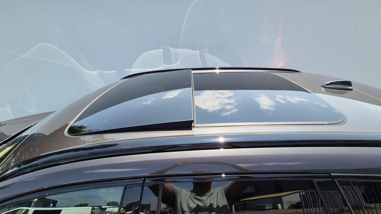 Volvo XC60 2.0 T8 Phev AWD Ultra Dark 360 Camera - Leder pakket - Privacy Glas - 21 Inch Licht metaal