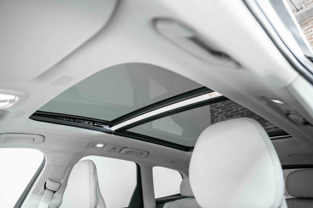 Volvo XC60 T6 Automaat Plug-in hybrid AWD Plus Dark | Harman Kardon premium audio | Blond lederen bekleding | Panoramadak | Google infotainment | 4-seizoenenbanden | Adaptive cruise control | Semi-electrische wegklapbare trekhaak | 360° parkeercamera | Parkeersensor