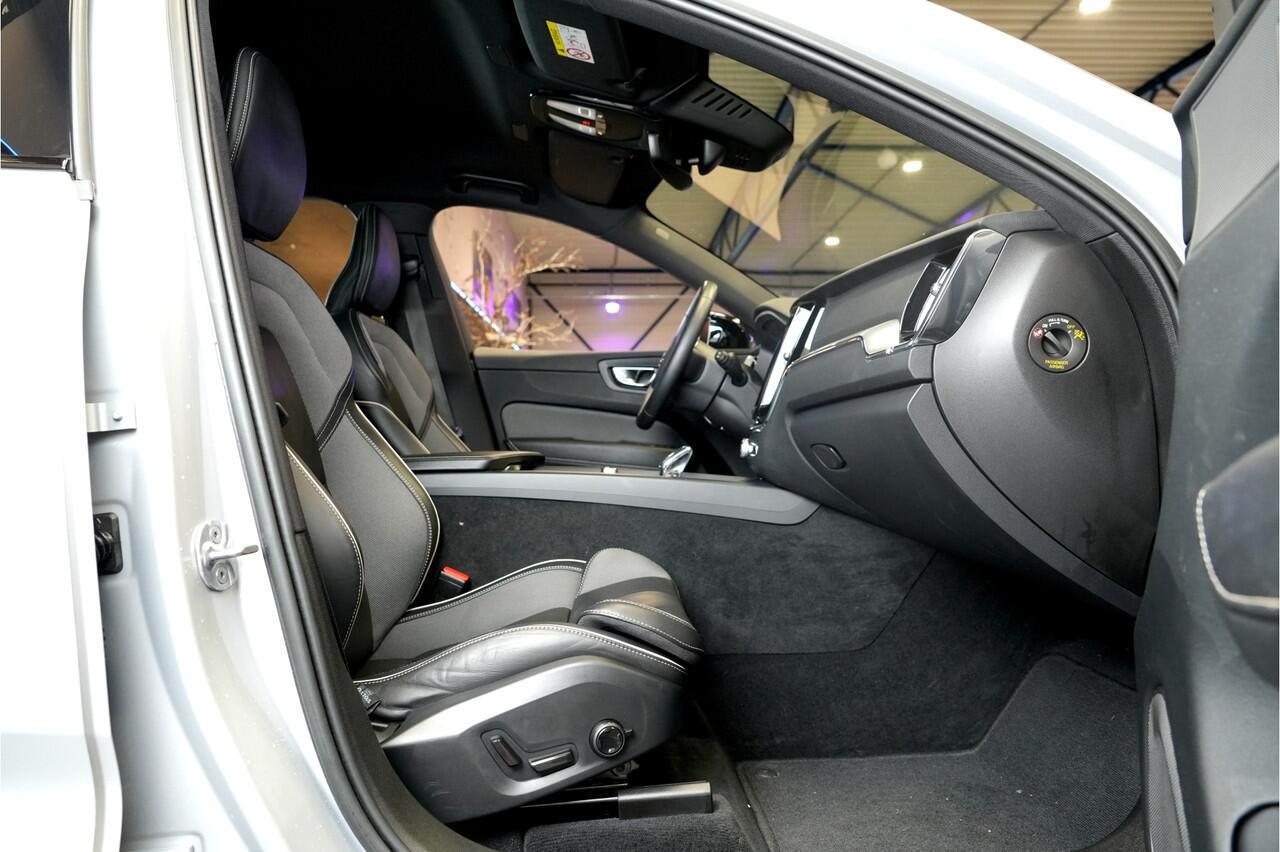 Volvo XC60 2.0 B5 MHEV 195kW/265pk Aut8 Plus Dark GOOGLE DASH&SERVICES + HIGH PERF AUDIO + PILOT ASSIST + HEAD-UP DISPLAY + ADAPT.CRUISE + STANDKACHEL + STOELVERWARMING V&A + BLIS + LANE ASSIST + STUURVERWARMING + ON-CALL + EL.TREKHAAK + PARKSENSOREN + 20" LM-VELGEN