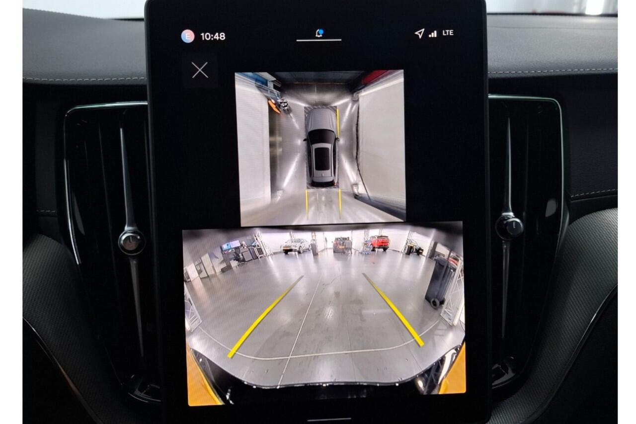 Volvo XC60 2.0 T8 AWD 335kW/456pk Aut8 MJ2026 Plug-in hybrid Ultra Black Edition LUCHTVERING + HARMAN/KARDON + PANORAMADAK + BLIS + STOELMASSAGE + PILOT ASSIST + STOELVERWARMING V&A + ADAPT.CRUISE + STUURVERWARMING + 360 CAMERA + PARKSENSOREN + 21" LM-VELGEN!!