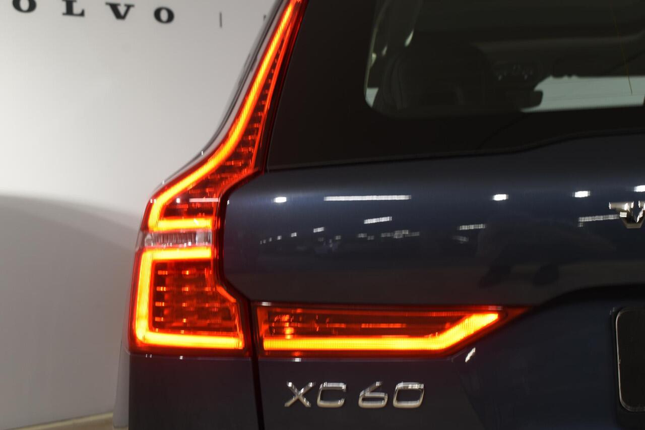 Volvo XC60 T6 350PK Automaat Plug-in Hybrid AWD Plus Dark / Adaptive Cruise control / Stoelverwarming v+a / Stuurverwarming / Elektr. achterklep / 360 Camera / Schuifdak / Trekhaak