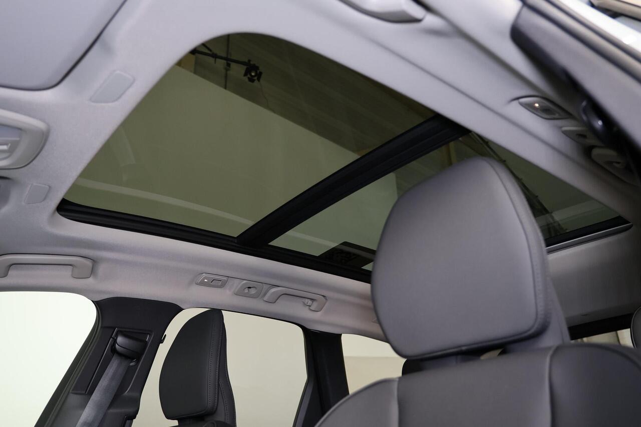 Volvo XC60 T8 Recharge AWD Ultra Dark - Panorama/schuifdak - IntelliSafe Assist & Surround - 360º Camera - Harman/Kardon audio - Adaptieve LED koplampen - Verwarmde voorstoelen, stuur & achterbank - Parkeersensoren voor & achter - Elektr. bedienb. voorstoelen met ge