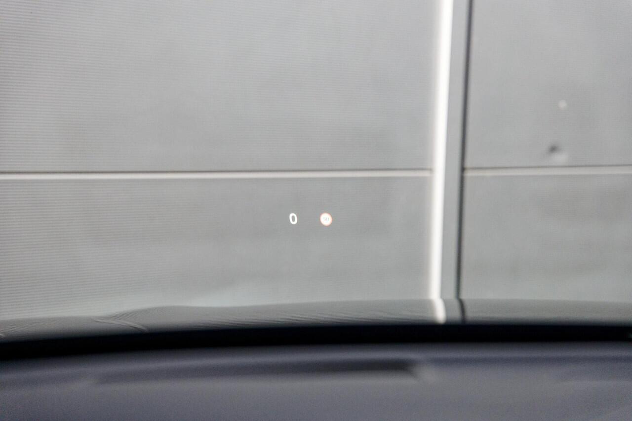 Volvo XC60 2.0 T8 Plug-in hybrid AWD Ultimate Black Edition Luchtvering, Trekhaak, 21", Panoramadak