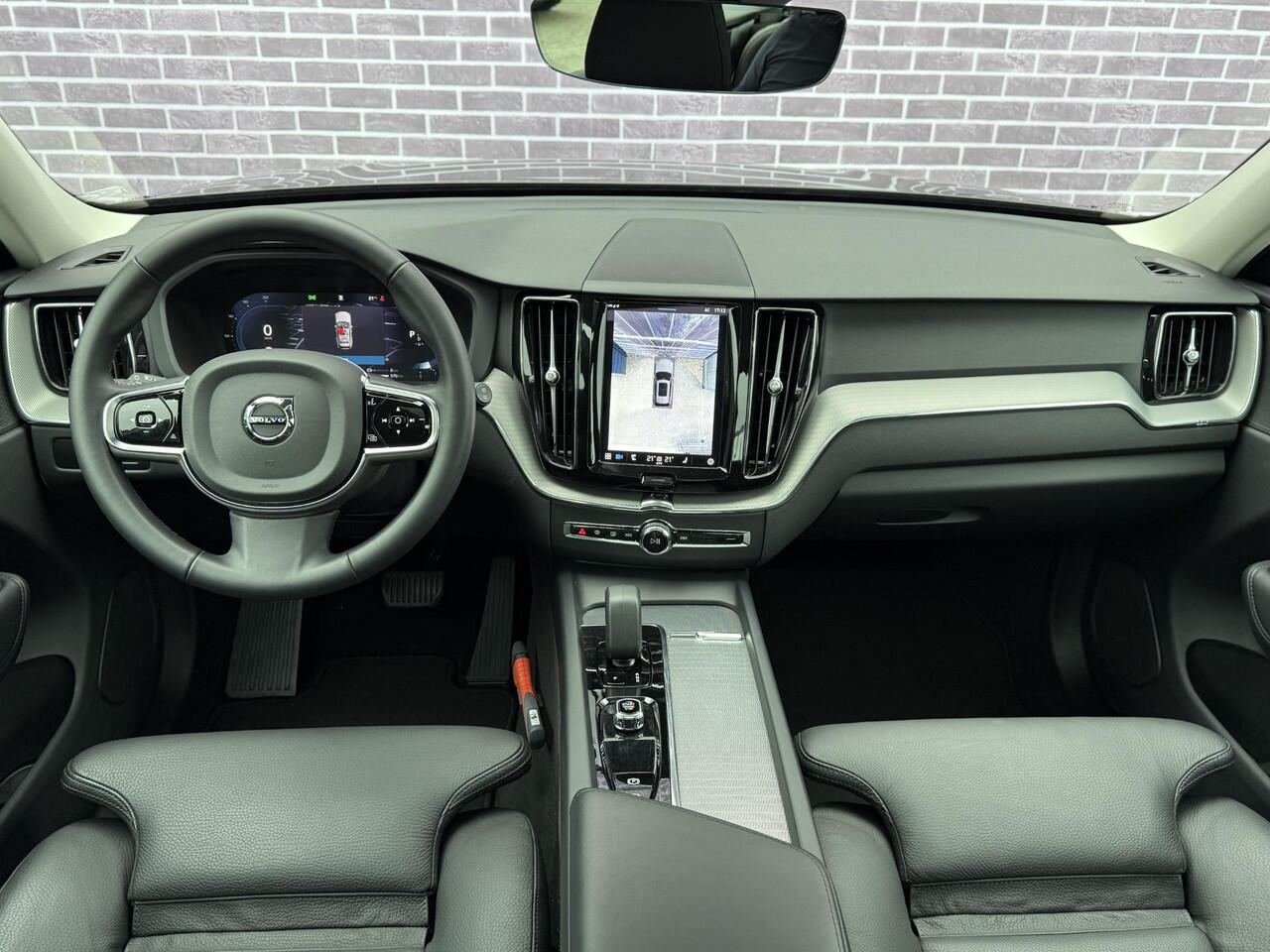 Volvo XC60 2.0 T6 Plug-in hybrid AWD Plus Dark | Adaptive cruise control | 360° camera | Trekhaak | Stoel- en stuurverwarming | Dode hoek detectie BLIS |