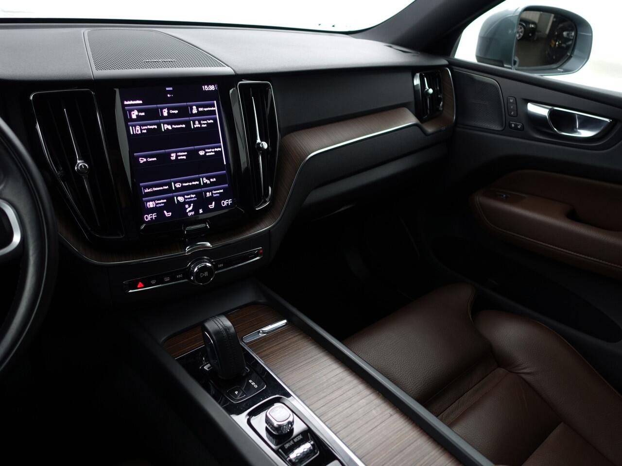 Volvo XC60 2.0 Recharge T6 AWD Inscription- Harman Kardon, Panoramadak, 360 Camera, Head Up, Elek Trekhaak, Xenon Led